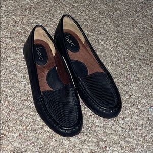 b.o.c. Women's Classic Black Flats size 8